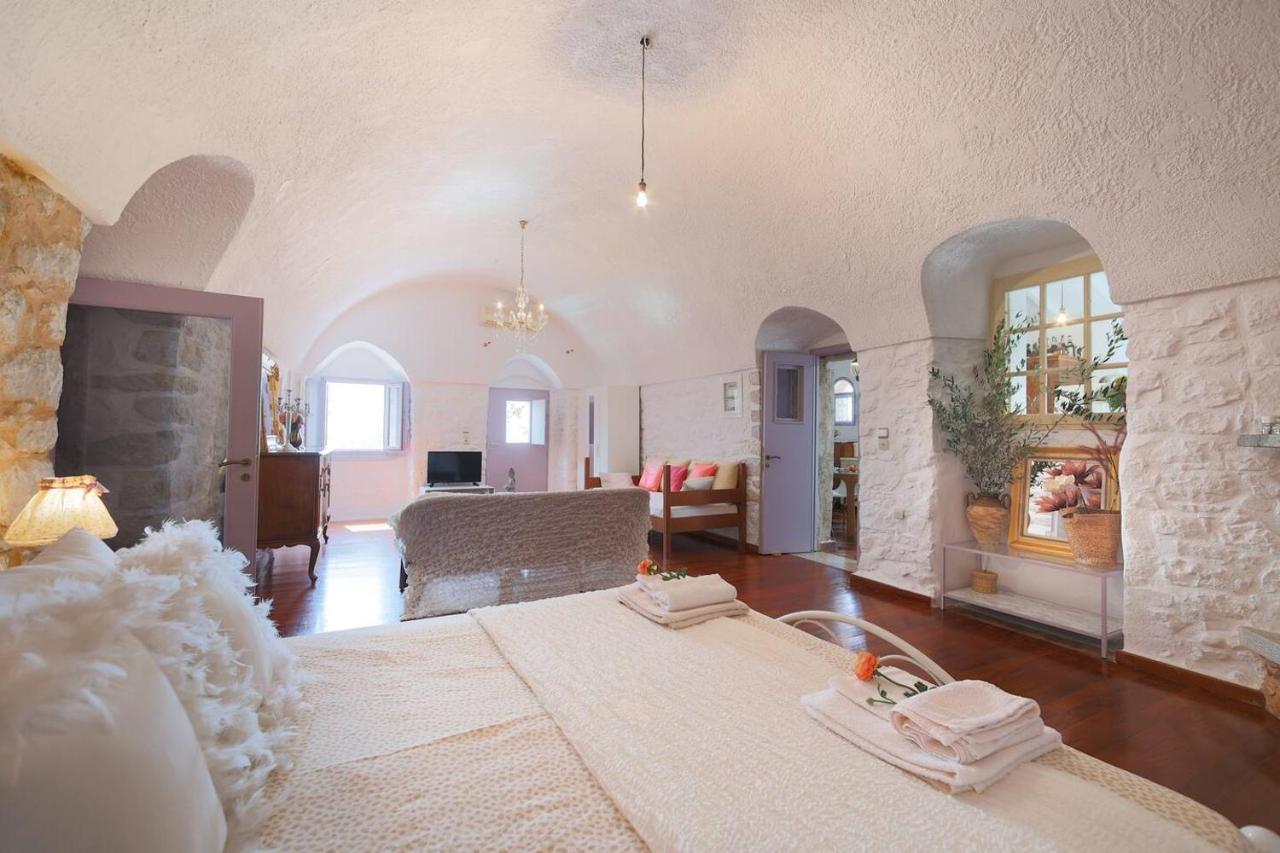 Iliana'S House - Spacious Cave House In The Center Of Areopolis Exterior photo